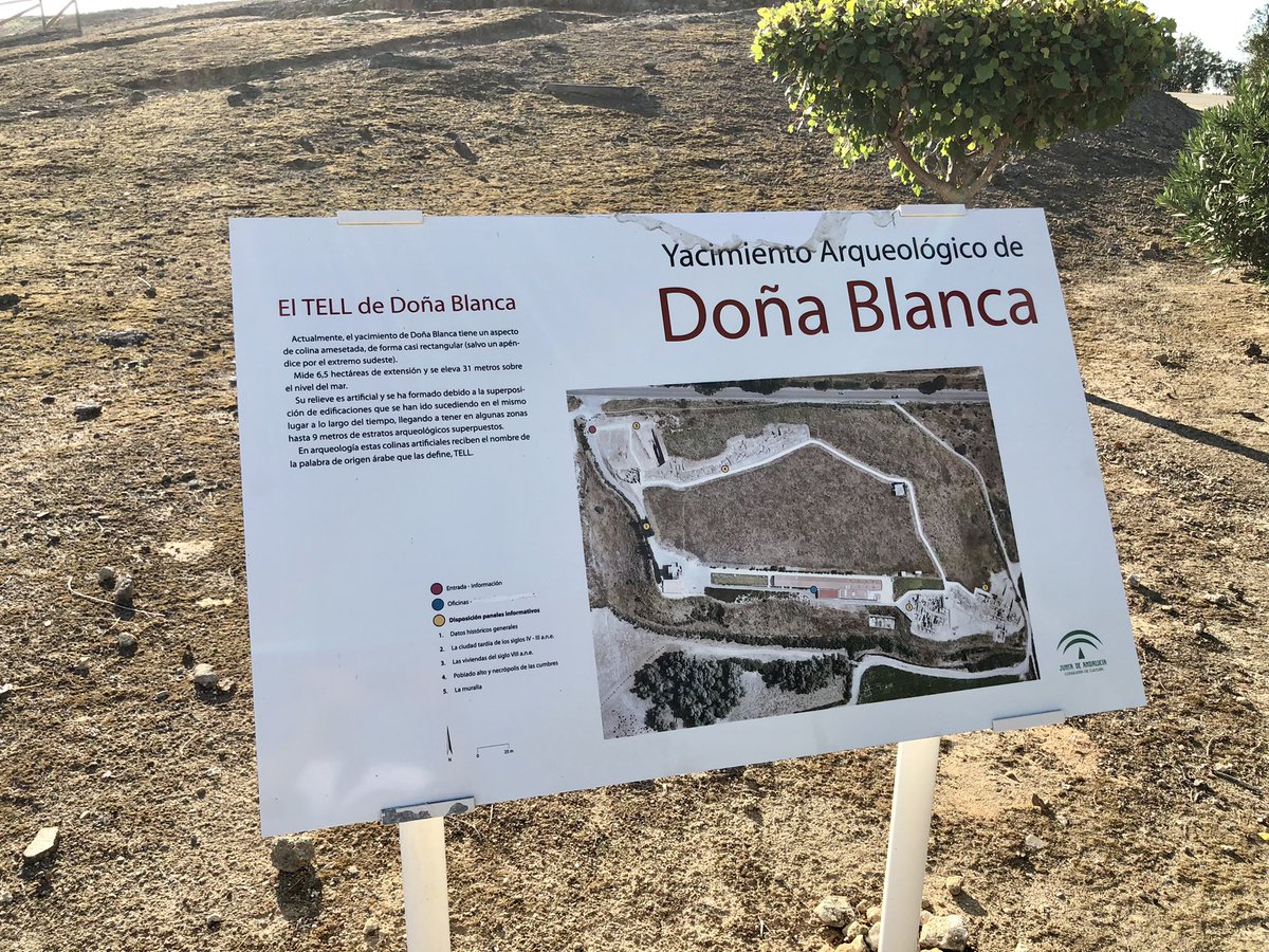 ElMundoOk's tweet photo. El Yacimiento arqueológico de Doña Blanca es un lugar que te hace imaginar. 🤓

¿Cómo vivían los fenicios en estas casas? ¿El mar pasaba muy cerca? Eso es lo extraordinario de viajar (y no es cliché). #ForumElPuerto 

Para complementar, el museo municipal de @TurismoElPuerto https://t.co/CZQRkx2WT9