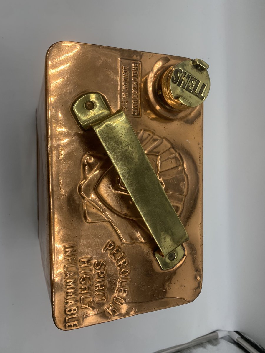 UKREST0RATI0N's tweet photo. A 1936 Brass Shell Two Gallon Petrol Can.

Available through UK Restoration Auctions from the 22nd of October.

https://t.co/cy9eh1RVj7 

#shell #twogalloncan #shelltwogalloncan #petrolcan #vintagepetrolcan #brassplated #brass #vintageshell #shellheritage
#motoringmemorabilia https://t.co/y6VN5OWAR7