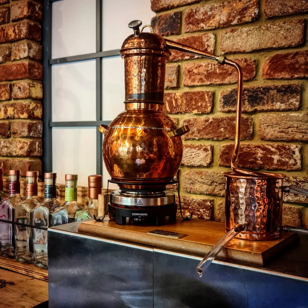 IberianCoppers's tweet image. Thank you Joe from #ChewValleyDistillery for your trust in our company and congratulations for your award-winning gin. The use of #copperstills continues being a world-famous practice with the ability to produce award-winning high quality distillates. #iberiancoppers