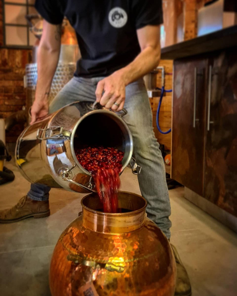 IberianCoppers's tweet image. Thank you Joe from #ChewValleyDistillery for your trust in our company and congratulations for your award-winning gin. The use of #copperstills continues being a world-famous practice with the ability to produce award-winning high quality distillates. #iberiancoppers