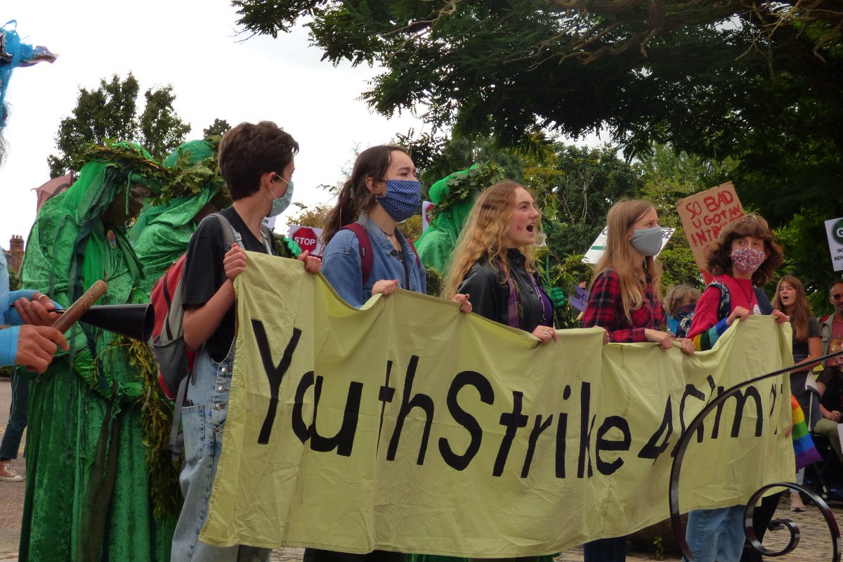 loving this photo from our most recent strike 🤩 📸 Sylvie Frei #exeter #FridaysForFuture #SchoolStrike2021