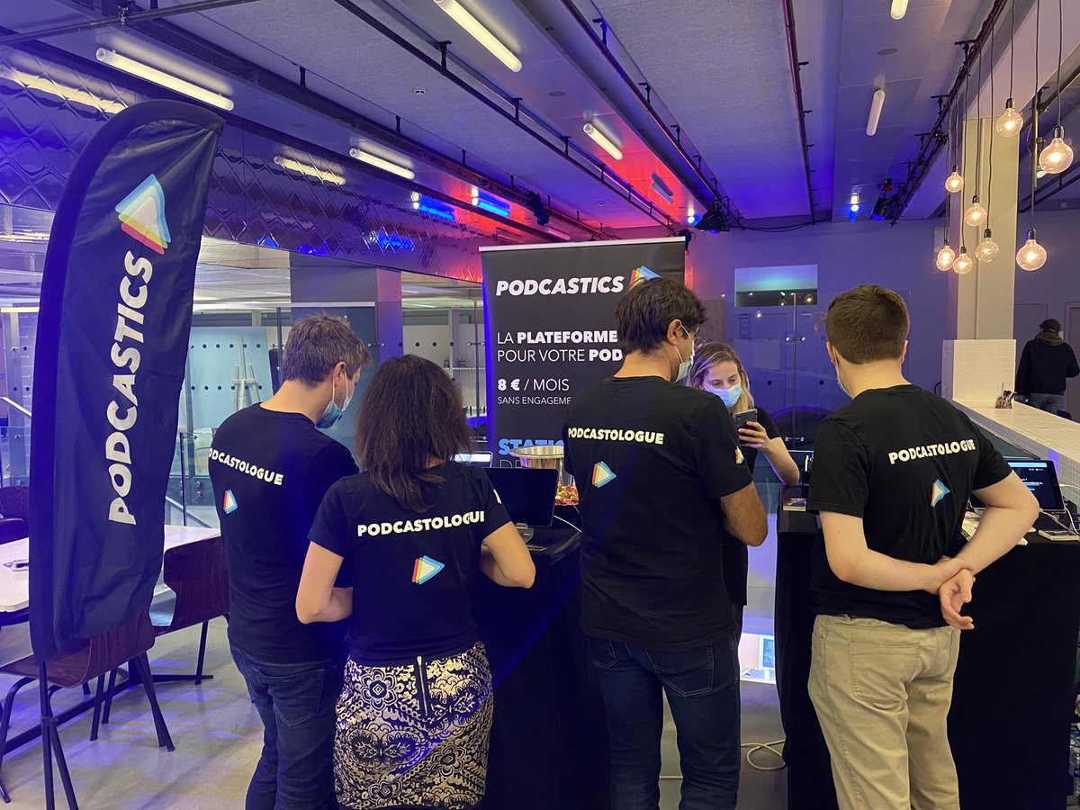 podcastics_fr's tweet photo. Le calme avant la tempête. Comme hier, on vous attend nombreux durant toute la journée. Et n’oubliez pas l’Happy Hour Podcastics à partir de 17h si vous voulez boire un coup à l’œil ! #PPF4 https://t.co/sZsiMdgJO2