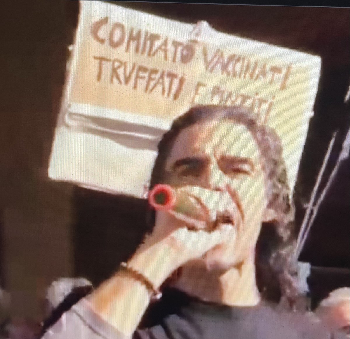 Fatti un giro ad #Auschwitz, povero imbecille. #LilianaSegre