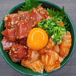 贅沢気分を味わいたいときにもぴったりそう!サーモン&マグロを使った「漬け丼」レシピ!