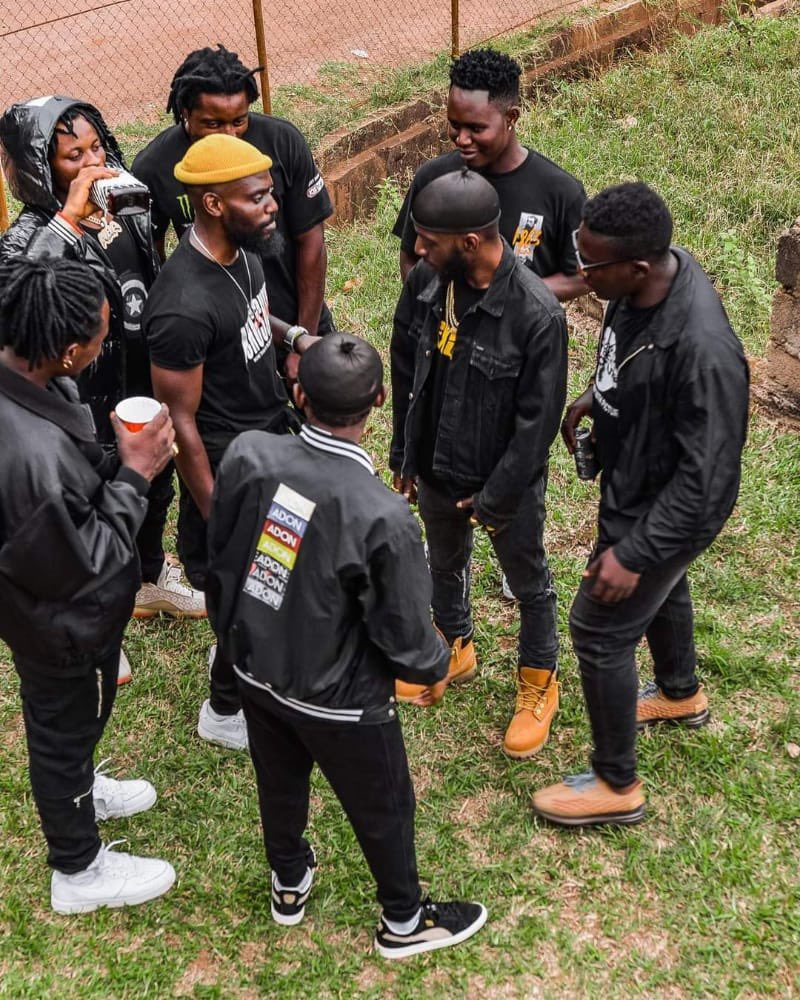 azehrams's tweet photo. “If you try talk ma thing you’re my friend “……..:…..
Link up with the south we are repx……#Jovilemonstre #NewbellMusic #strongenemies https://t.co/x08B8FQoyp