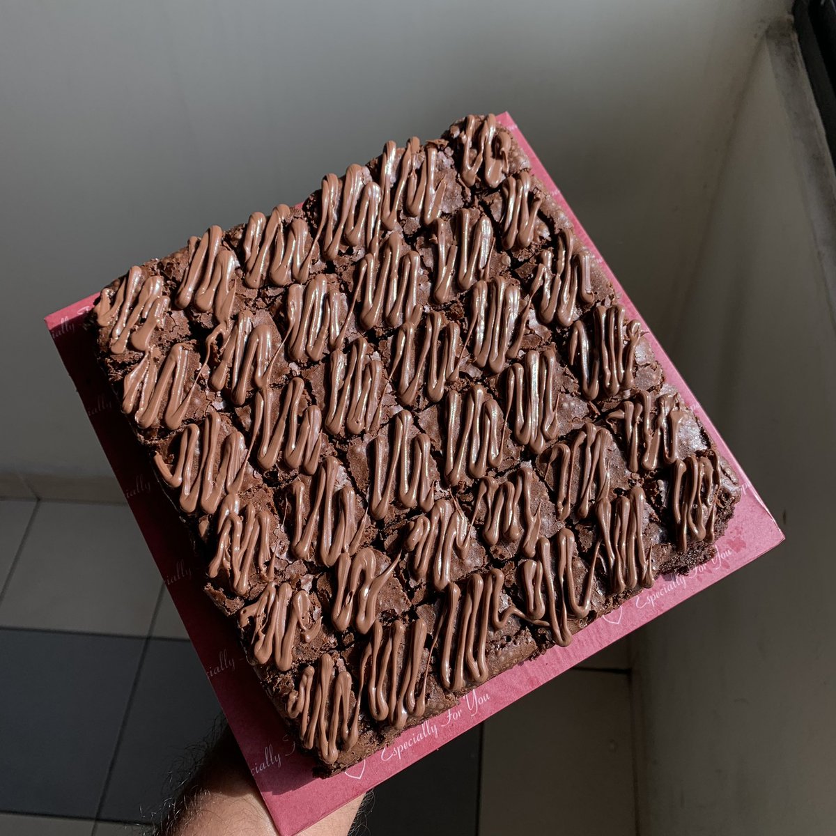 RasulShamsuddin's tweet photo. 2 box’s brownis nutella for kak sarah!

#marblebuttercakeshahalam #buttercakemurahshahalam 
#brownieskeduthshahalam #pavlovashahalam #pavlovamurahshahalam #brownieskedutmurahshahalam #shahalam #shahalamfooddelivery #shahalamfood #shahalambakers #shahalamcity #shahalamfoodie https://t.co/XVLMhEybRH