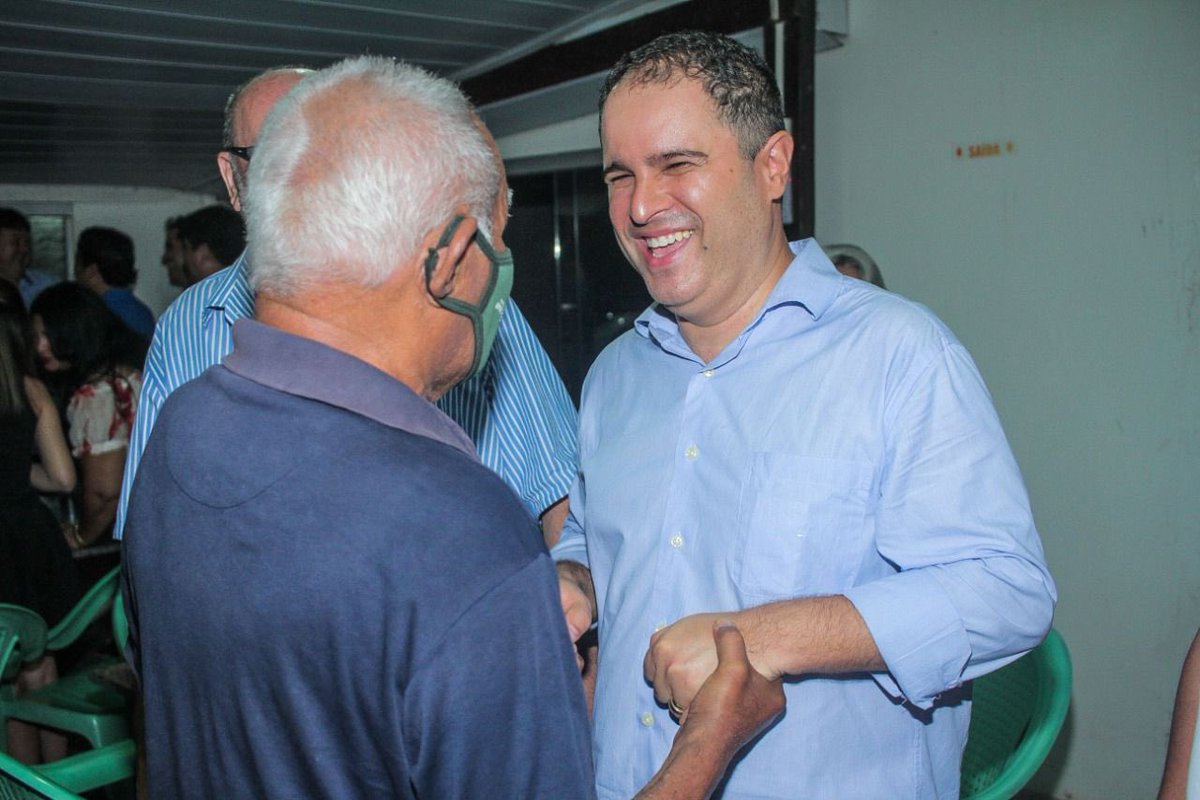 EHolandaJr's tweet photo. Mais registros da nossa passagem por Chapadinha, desta vez em reunião com lideranças políticas, empresários e profissionais liberais.

Uma noite especial, a convite do Dr. Ormanne Fortes e sua esposa Patrícia, em que pudemos dialogar e conhecer mais sobre as demandas da região. https://t.co/wW4U4GDPOb