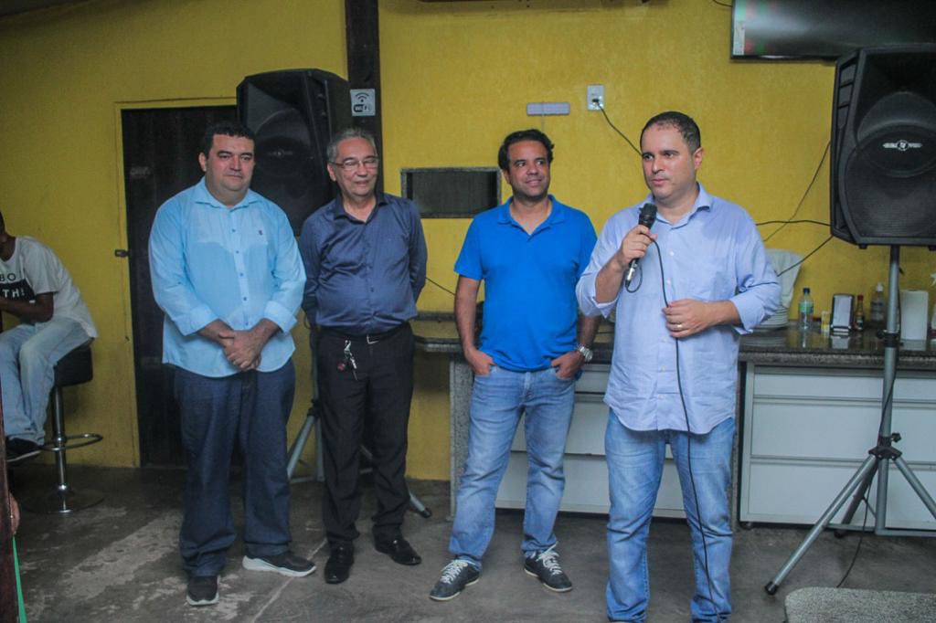 EHolandaJr's tweet photo. Mais registros da nossa passagem por Chapadinha, desta vez em reunião com lideranças políticas, empresários e profissionais liberais.

Uma noite especial, a convite do Dr. Ormanne Fortes e sua esposa Patrícia, em que pudemos dialogar e conhecer mais sobre as demandas da região. https://t.co/wW4U4GDPOb