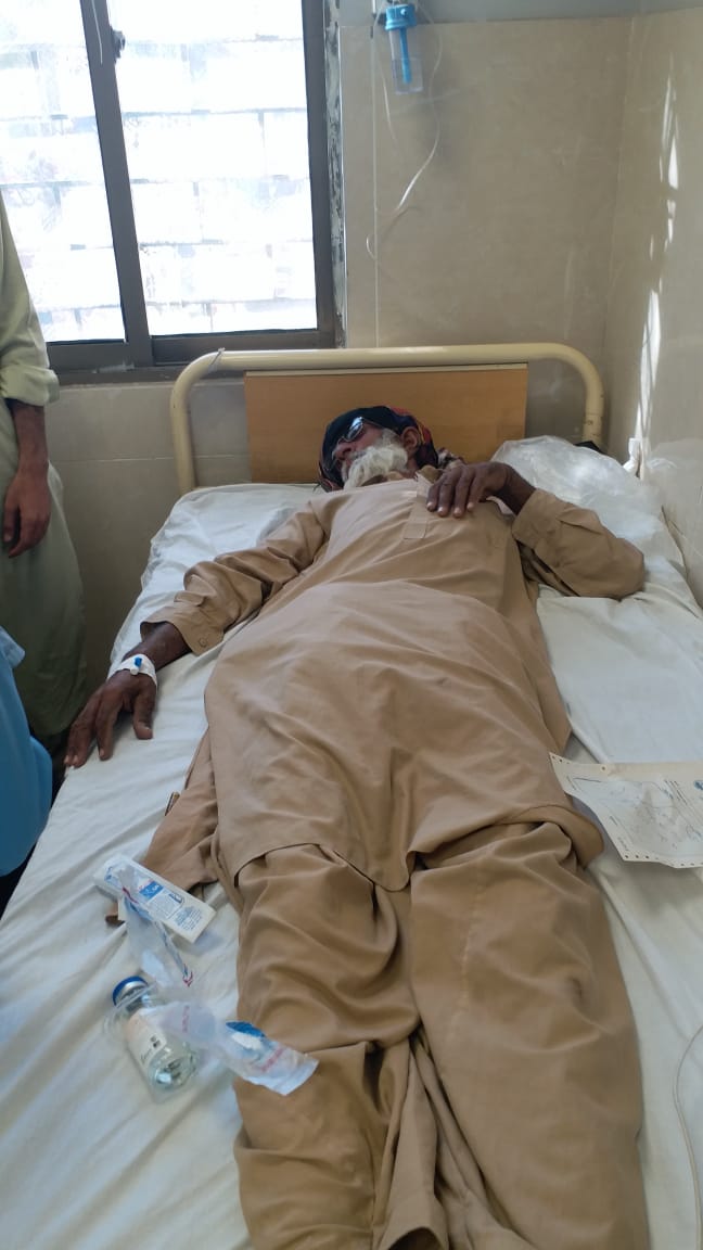 شہدائے ھوشاپ کے لواحقین کے دھرنے کا چوتھا دن جاری  ہے ،لواحقین کی طبیعت ناساز ہوتی جارہی ہے،واجہ خیر محمد کو ہسپتال منتقل کیا گیا مگر انتظامیہ کی بے حسی برقرار ہے۔

#StopBalochGenocide