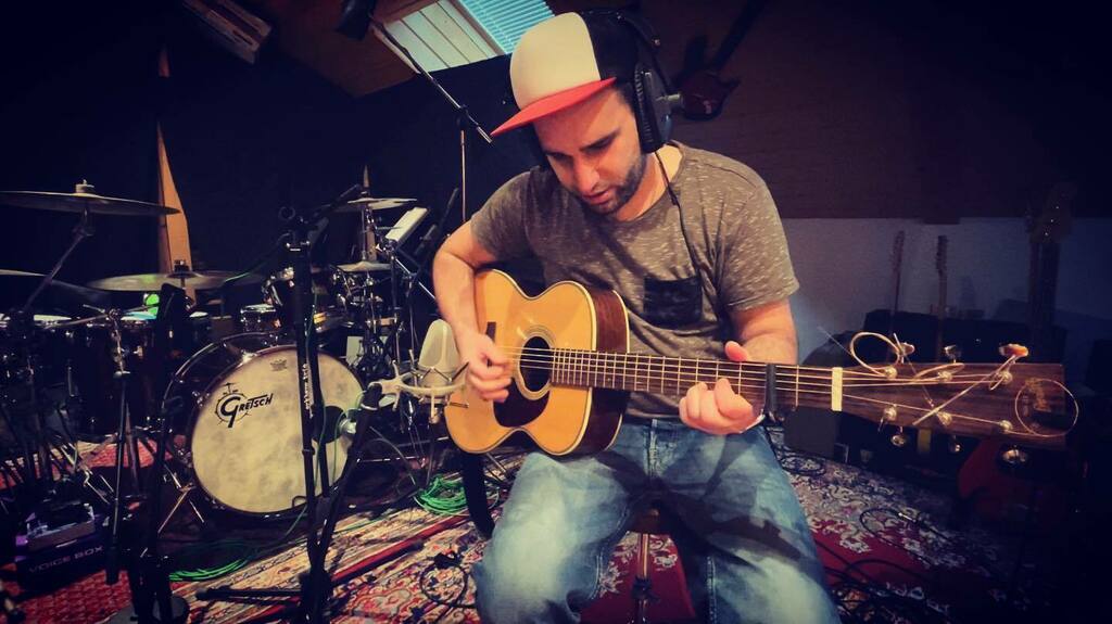 FloMaiberger's tweet photo. Acoustic Overdubs. 

#guitar #recordingstudio #producer #produzent #singersongwriter #music #musician #gear #00028 #martin00028 #sigmaguitars #tonstudio #studio #studio18 #guitars #studiolife #studiowork #musician #flomaiberger #etq https://t.co/mL0pRzPWkg