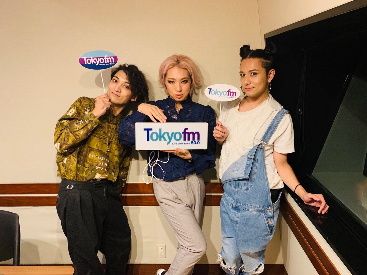 EngabRadio's tweet photo. 今夜24時半❗️「ENGAB RADIO by ENVii GABRIELLA」✨

今回はリスナーからのお便り読んじゃうわよ❣️

あなたのメッセージが読まれるかもしれないから聴き逃さないでっ😉

https://t.co/hXqPYzzKRE

#ガブラジ #ENViiGABRIELLA #エンガブ #ENGA部 #tokyofm https://t.co/WOkLN7IxDz