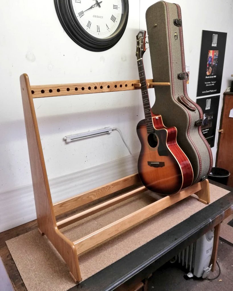 stand_made's tweet image. End of another week and our latest rack for storing guitars alongside their cases (with leather cushioned channels and movable neck rests)....

🇬🇧 #oak #bespoke #guitarstands #guitarstorage #handmadetoorder #madeinengland #madeinshropshire #oakfurniture #bespokefurniture