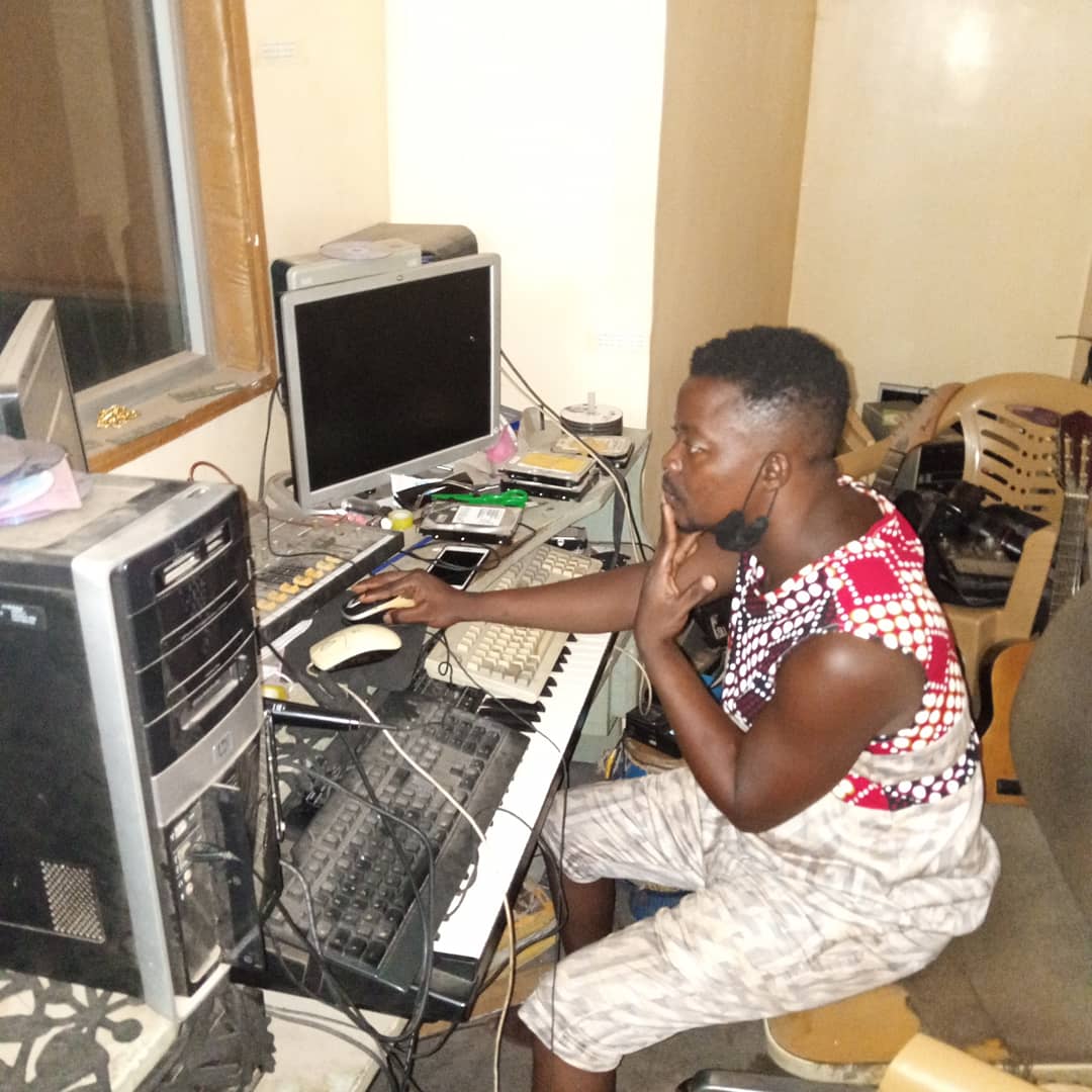 kateawed11's tweet photo. Studio time with DJ vici https://t.co/te4L0Y0PZe