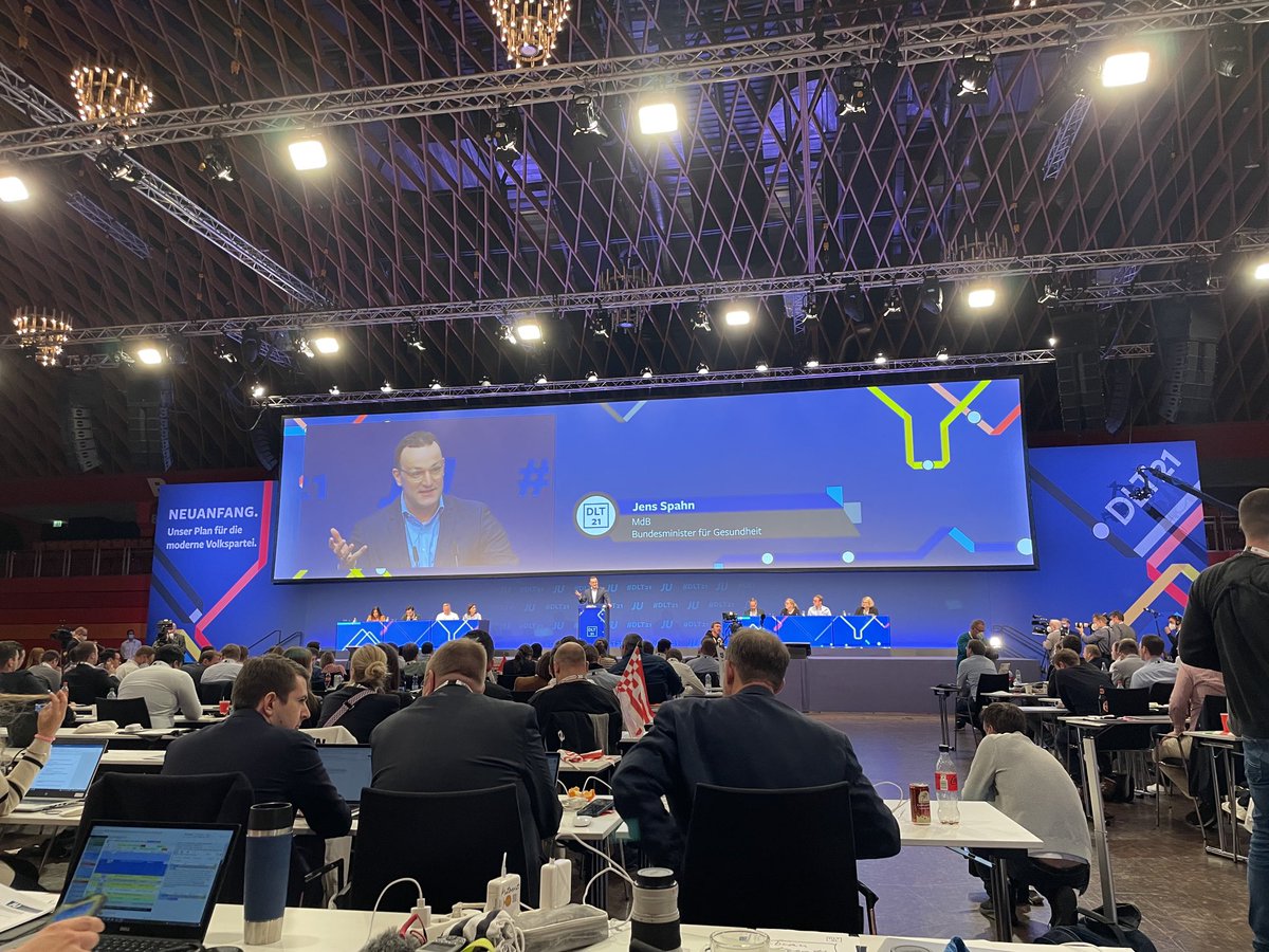„Die Münsterländer sind die Brasilianer Westfalens.“ #Spahn beim #DLT21 #JU Mit Samba ins Adenauerhaus? Ob er will, lässt er offen. Kein Schaulaufen, mehr Teamgeist und „Gute Debatten sind der Sauerstoff der Demokratie. Wenn man ihn abstellt, verkümmert sie.“