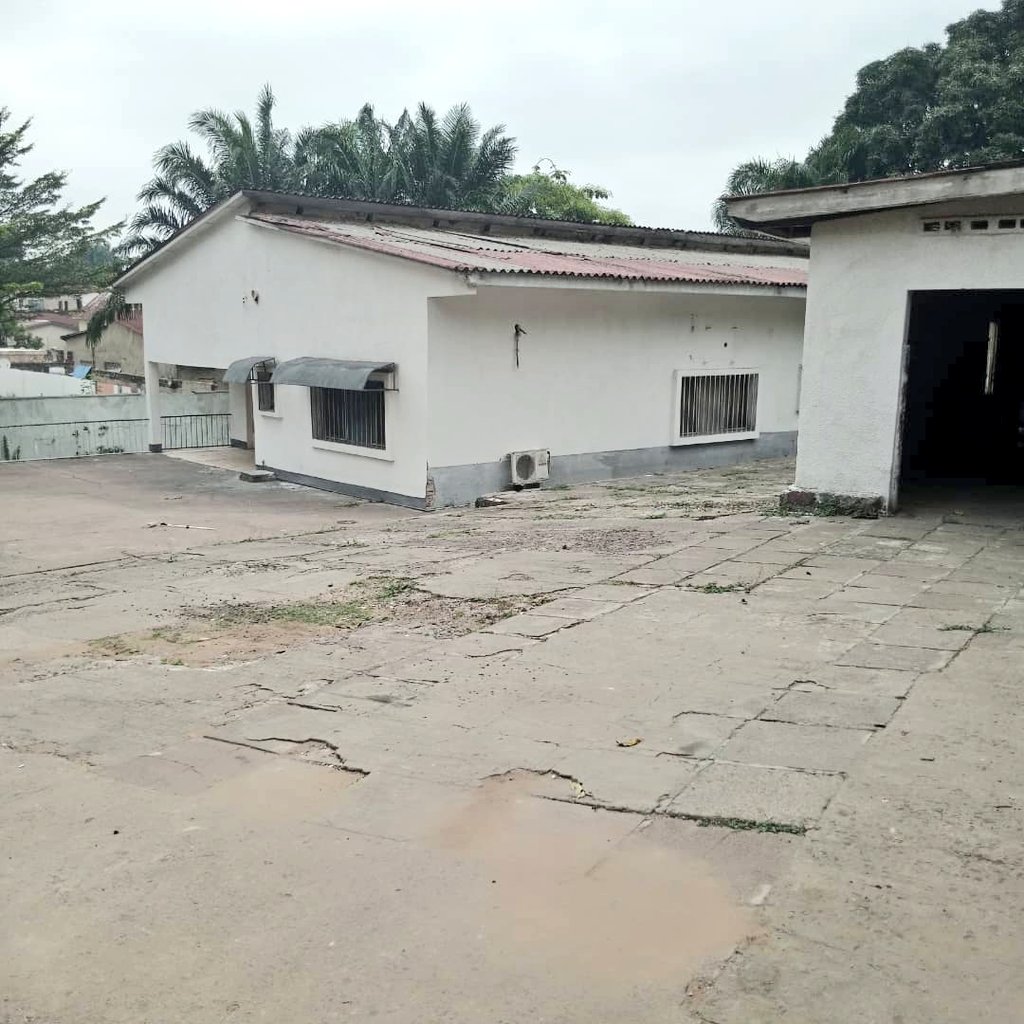 immo_shu's tweet photo. 🏠PROPRIÉTÉ À VENDRE 🏠

CONTACT : 082 210 77 00

TYPE : #PARCELLE

Dimensions : 31/40m soit 1 240m²

📍#LOCALISATION 
❇️ #MACAMPAGNE 
❇️ #KINSHASA - #RDC🇨🇩

Une maison ,ancienne Construction Coloniale.

Prix : 500 000$ https://t.co/DukcaCQ77j