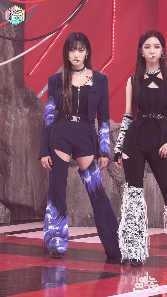 คนสวยหุ่นดี เมคอัพกับผมไดร์ตรงคือปัง บวกกับชุดที่เข้ากับสัดส่วนน้องดีมากกก สิบสิบสิบ วันนี้เอริสวยมาก สวยต๊าชชช