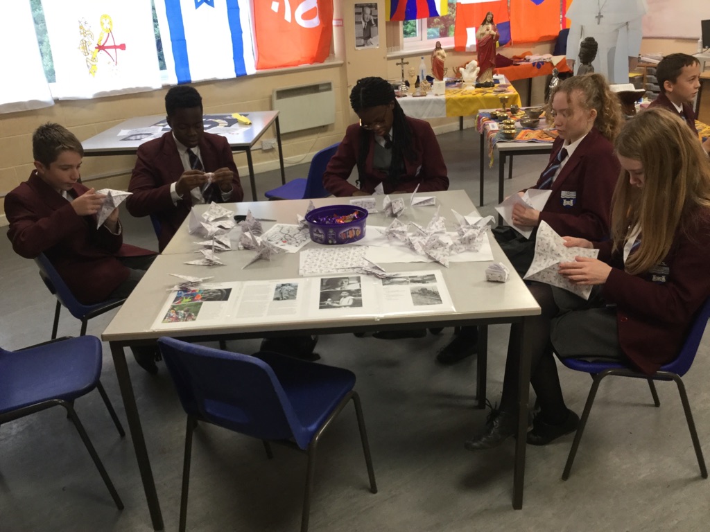 SGSPhilosophy's tweet photo. Making peace cranes in #SGSPhilosophy for Open Morning. https://t.co/M5t11sMyPV