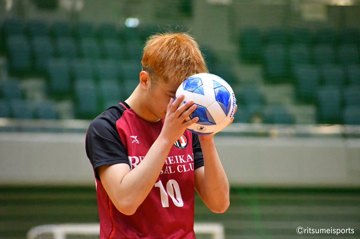 rits_beyond's tweet photo. 明日のBeyondは、フットサル部(@All1futsal )4回生の阿見勇太さんです❗️

先日ボルクバレット北九州への加入が発表され、Fリーガーとなった阿見さん。

これまでの競技人生と今後の目標について語っていただきました❗️

お楽しみに🤩

#Beyond #立命館大学AVA #立命館 #体育会 https://t.co/qzZwxpw26M