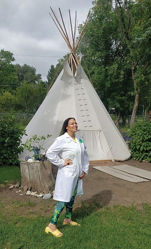 AGU_SciComm's tweet image. Dawn Pratt is on a mission to increase Indigenous representation in STEM, one fun science class at a time fal.cn/3j5q6 #IndigenousInSTEM #SciComm via @cenmag