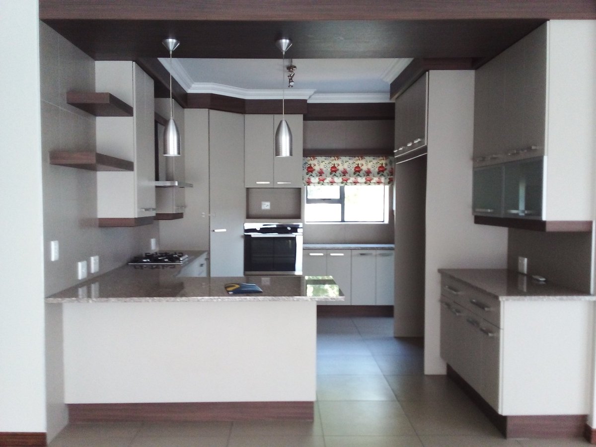 HennievanWyk2's tweet photo. Enjoy a #lifestylehouse in #MidstreamEstate. a Posh house #torent #tolease Contact me for a #viewing
#house #Estate #rental https://t.co/qPmt6BNI6O