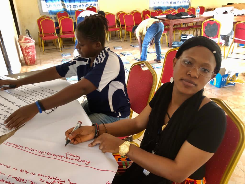RestDevSalone's tweet image. Today is the 5th day of a 6 days Refresher Training of End Child Marriage Project Volunteers in Kabala, Koinadugu District. Some of the key topics covered include: Gender and Power, GBV prevention, Teenage Pregnancy, and how to conduct health education. 
#endchildmarriages
#SDG5