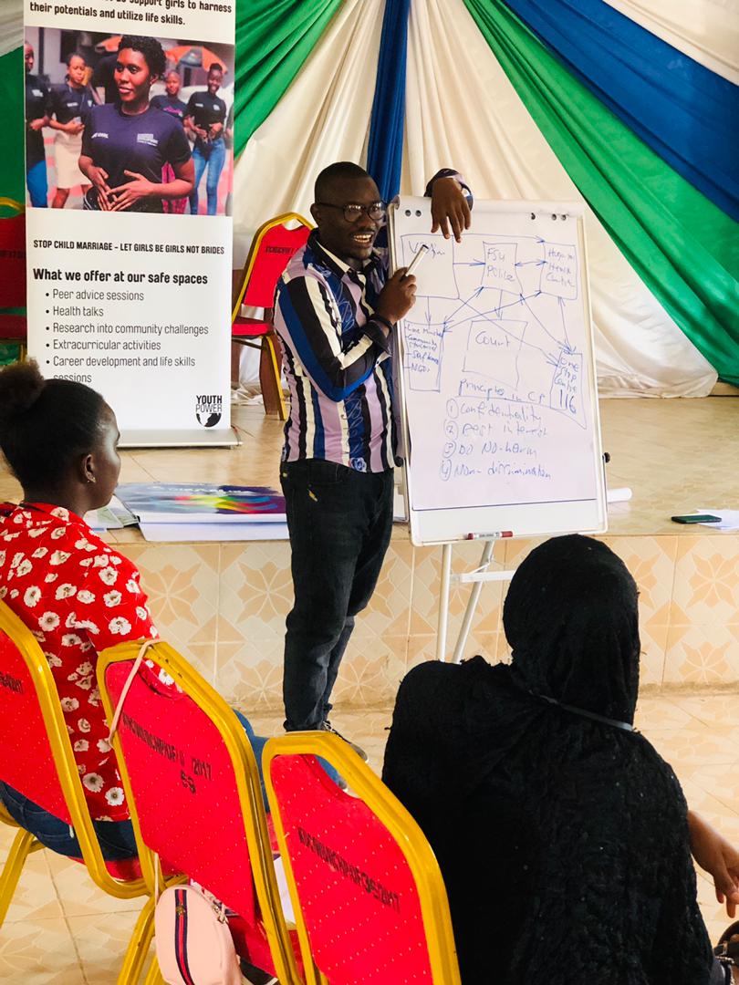 RestDevSalone's tweet image. Today is the 5th day of a 6 days Refresher Training of End Child Marriage Project Volunteers in Kabala, Koinadugu District. Some of the key topics covered include: Gender and Power, GBV prevention, Teenage Pregnancy, and how to conduct health education. 
#endchildmarriages
#SDG5