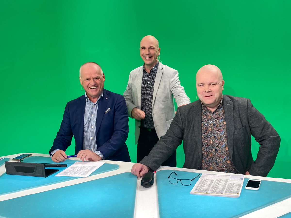 StoryteamFi's tweet photo. Raviviikon huipennus tänään @mikkelinravit ja Solängetissa. Studiotriolla hymy herkässä. #ravit #mapi #tototv https://t.co/VaBZHbfrA4