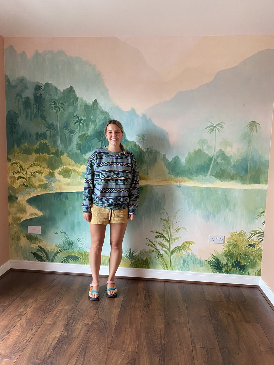 tootins's tweet photo. @Dorkfeatures Hi Lauren! 👋 I live in Bangor N Wales 🏴󠁧󠁢󠁷󠁬󠁳󠁿 ! I’m a painter/illustrator/animator. I love painting murals and tiny things 🤓. https://t.co/aLGLxCyfmP