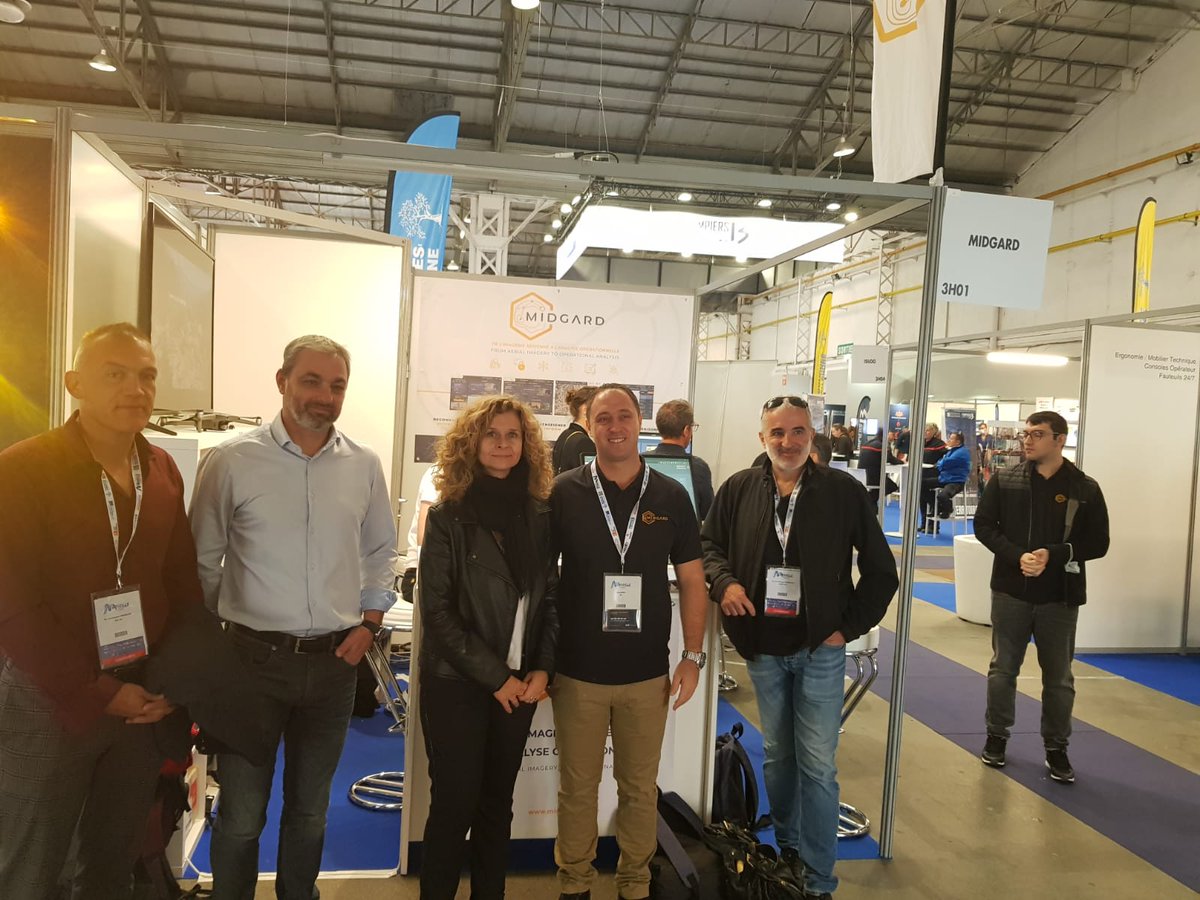 IEI_Inizia's tweet photo. Véronique Arrighi, présidente du @sdis2a, et le colonel Christophe Frerson, ont rencontré les équipes de @MidGardAI à #Marseille, au Congrès national des Sapeurs-Pompiers à Marseille 🚒 https://t.co/wWHpbq49iR