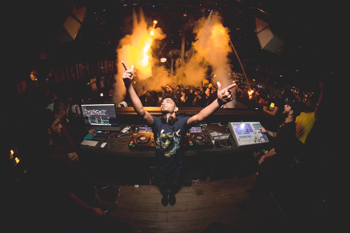djsahilnrg's tweet photo. Weekend Vibes 🔥
See you at @hammerzznightclub tonight!
.
.
#dj #music #partylover #instagood #instagram #nightlife #goanightlife #goa #indianightlife #goavibes #edm #bollywood #housemusic #djsahilnrg https://t.co/R28VfX0Jeo