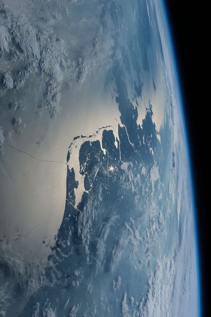 WillemBod's tweet image. The #Netherlands 

@NASA_Astronauts @govertschilling 

@Astromaterials: 
eol.jsc.nasa.gov/SearchPhotos/p… 

📷: @NASA