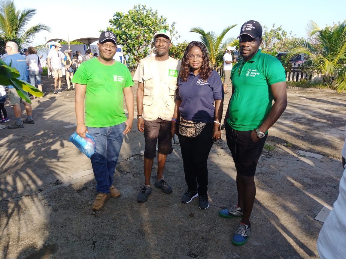 marcodicecco's tweet photo. Proud to work with a team really committed. #EUBeachCleanup #sierraleone #welthungerhilfe #whhsl https://t.co/xLsJDn1bKS