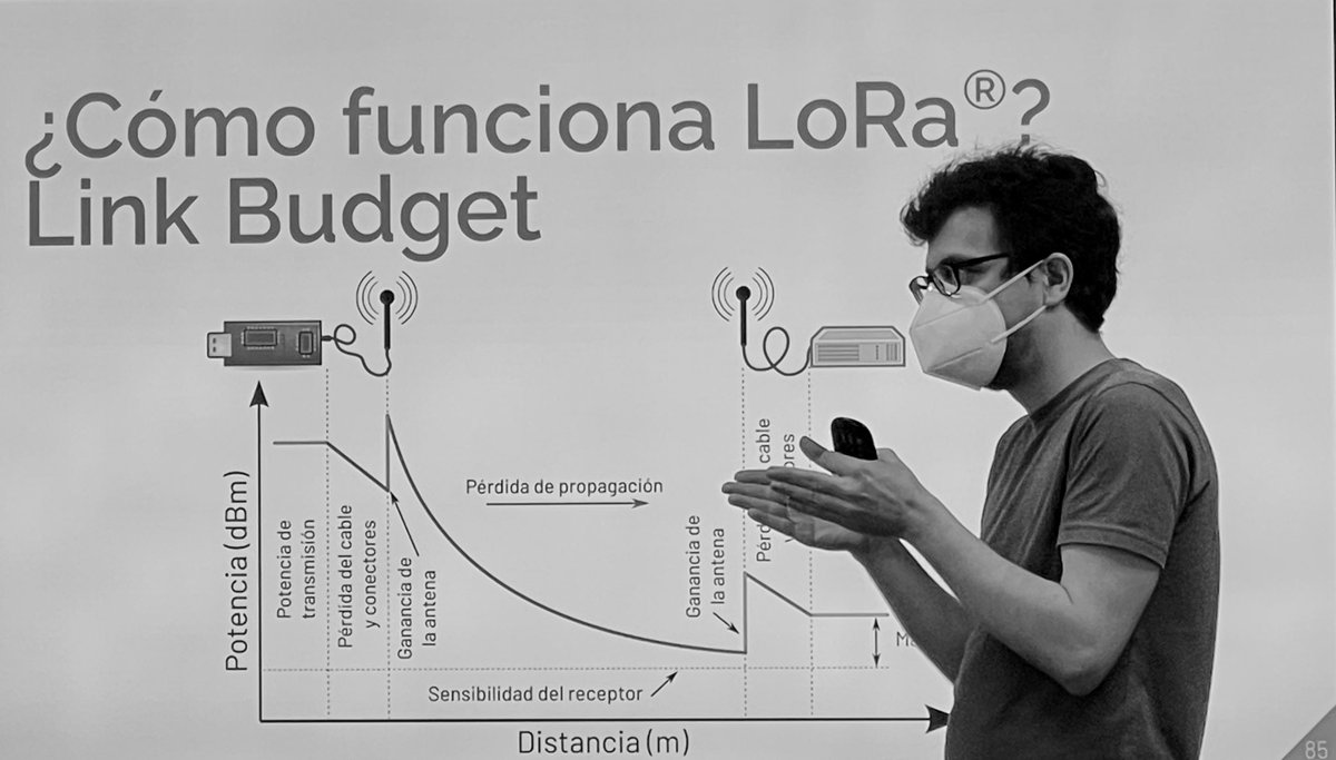 <a href="/dev_4m1g0/">dev.4m1g0</a> comenta con detalle  cómo funciona a tecnoloxía  #LoRa no curso  de #CAFI_AulaNova <a href="/CAFIgalicia/">CAFI</a>