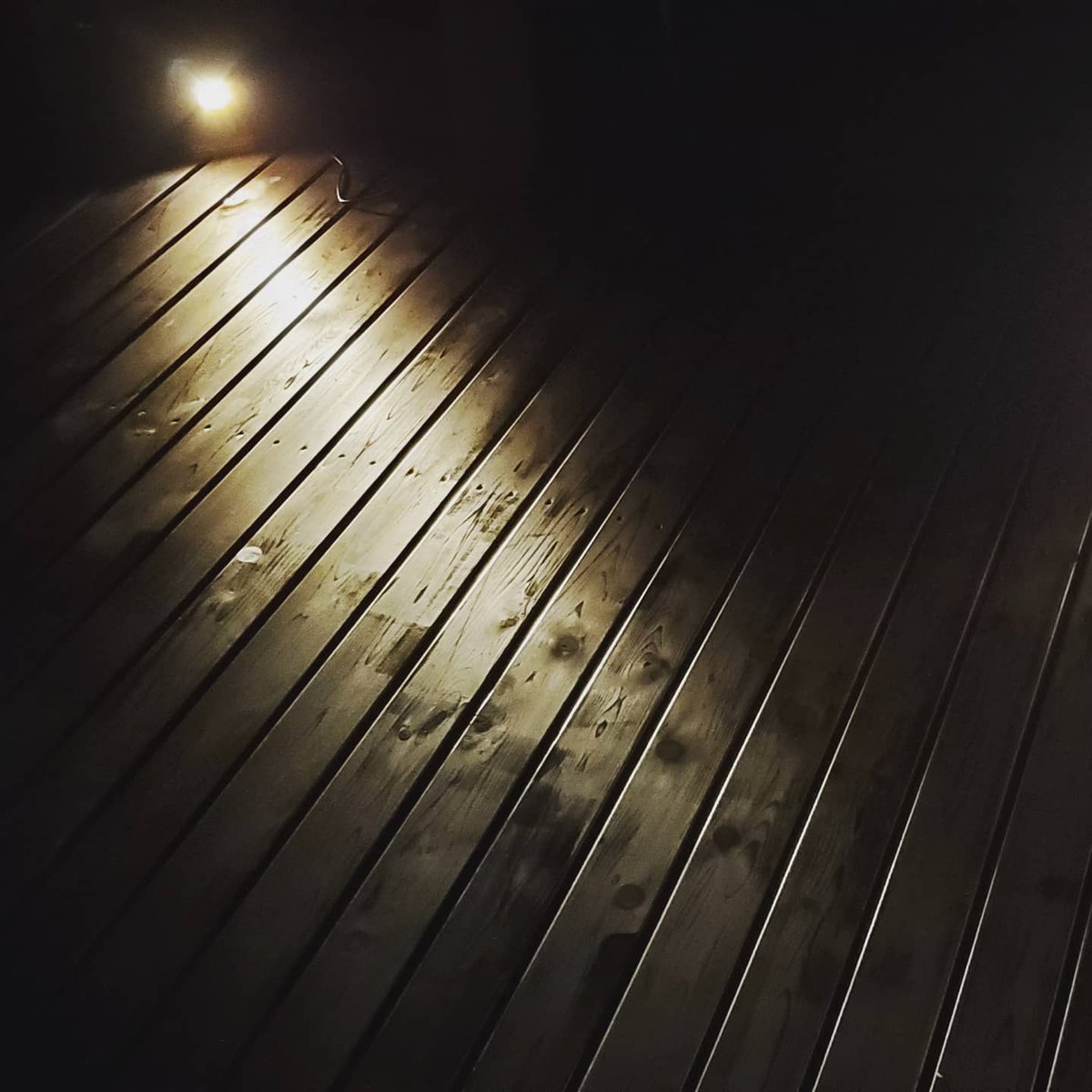 yitengzhishu's tweet photo. Wooddeck Maintenance
早起きしてせっせとキシラデコール塗りました
塗料が余ったので花台も化粧直し
素人なので塗りムラが…
そして腰が痛い…😨
#diyfun #paintwood #paintdeck #wooddeck #xyladecor #メンテナンスday #homemaintenance #腰痛い #化粧直し #雨が降る前に #diy好きな人と繋がりたい https://t.co/ydzfVkqBrG