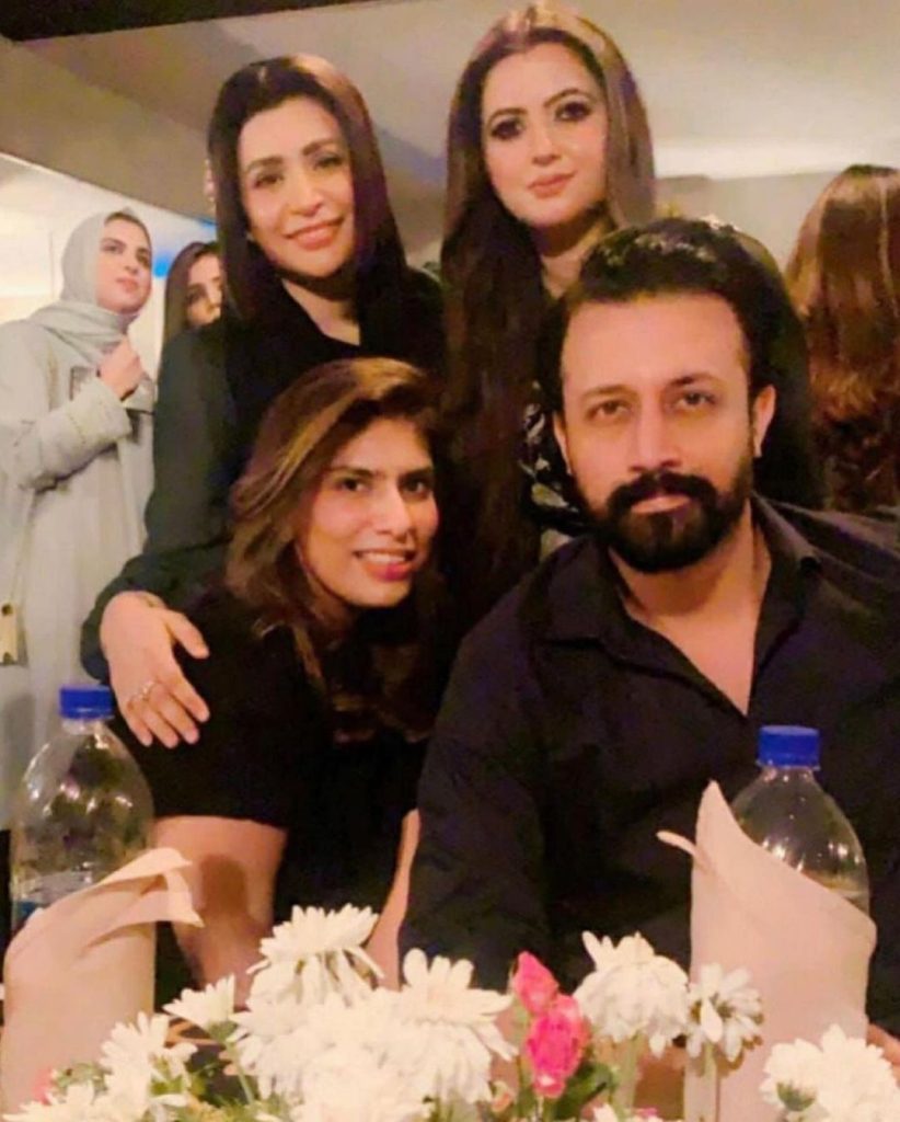 Atif Aslam celebrated wifey Sara Bharwana's birthday with full zeal and zest 😍 Swipe through to see who all were present 👉🏻 #AtifAslam #SaraBharwana #SadafFawadKhan #FatimaKhan
📸 @nichelifestyle