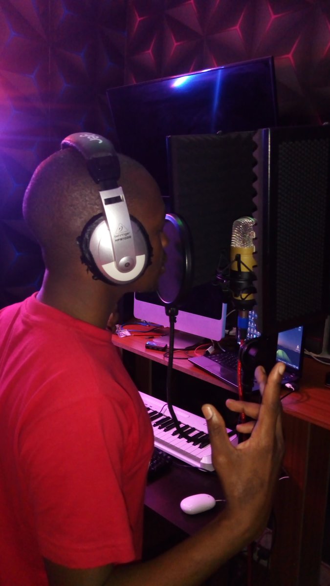 c_holyflame's tweet photo. Something great is in the making. The beauty of music is it's ability to express the deepest, unsayable of emotions.
#music #upcomingartist #spokenwordschallenge #spokenwordpoetry #musician #recordingartist #recordingstudio https://t.co/IUPgkOXSAl