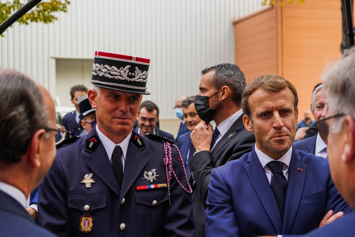 Pompiers_13's tweet photo. [#CNSPF2021]

Pour ce 4e jour du @cnspf2021, les #Pompiers13 et leur chef de corps, le contrôleur général @AllioneFNSPF, ont eu l'honneur de recevoir le Président de la République @EmmanuelMacron qui a fait des annonces fortes en faveur de la modernisation de la @SecCivileFrance. https://t.co/K0E8wx8lj7