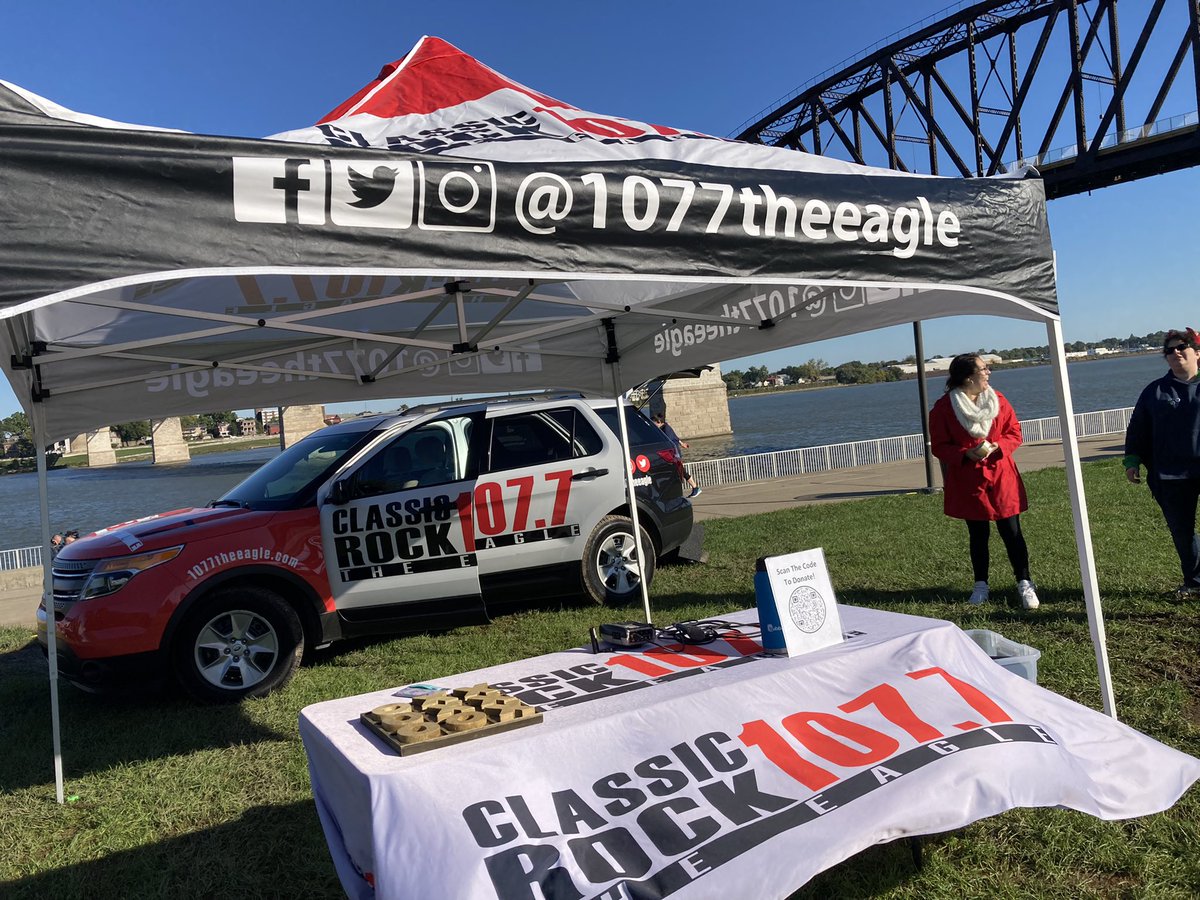 We’re out here at the big four bridge for <a href="/ViaColoriKY/">Via Colori KY</a> all weekend long collecting socks for the coalition for the homeless. Come say hi! ❤️✨