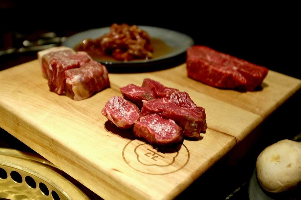 𝗖𝗢𝗧𝗘 𝗠𝗜𝗔𝗠𝗜 꽃 마이애미
𝗕𝘂𝘁𝗰𝗵𝗲𝗿'𝘀 𝗙𝗲𝗮𝘀𝘁 모둠 고기한상
𝗐𝖾𝗍-𝖺𝗀𝖾𝖽 𝗁𝖺𝗇𝗀𝖺𝗋 𝗌𝗍𝖾𝖺𝗄, 45 𝖽𝖺𝗒 𝖽𝗋𝗒-𝖺𝗀𝖾𝖽 𝗋𝗂𝖻𝖾𝗒𝖾, 𝗐𝖺𝗀𝗒𝗎 𝖿𝗅𝖺𝗍 𝗂𝗋𝗈𝗇, 𝗆𝖺𝗋𝗂𝗇𝖺𝗍𝖾𝖽 𝗌𝗁𝗈𝗋𝗍 𝗋𝗂𝖻
•
@cotemiami instagr.am/p/CVF3FHcFXwi/