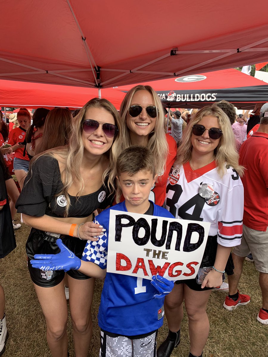 holly_harris's tweet photo. Principles only matter if you can stand by them when it’s inconvenient. #GOBIGBLUE #poundthedawgs #collegegameday https://t.co/4SxsaRpFsw