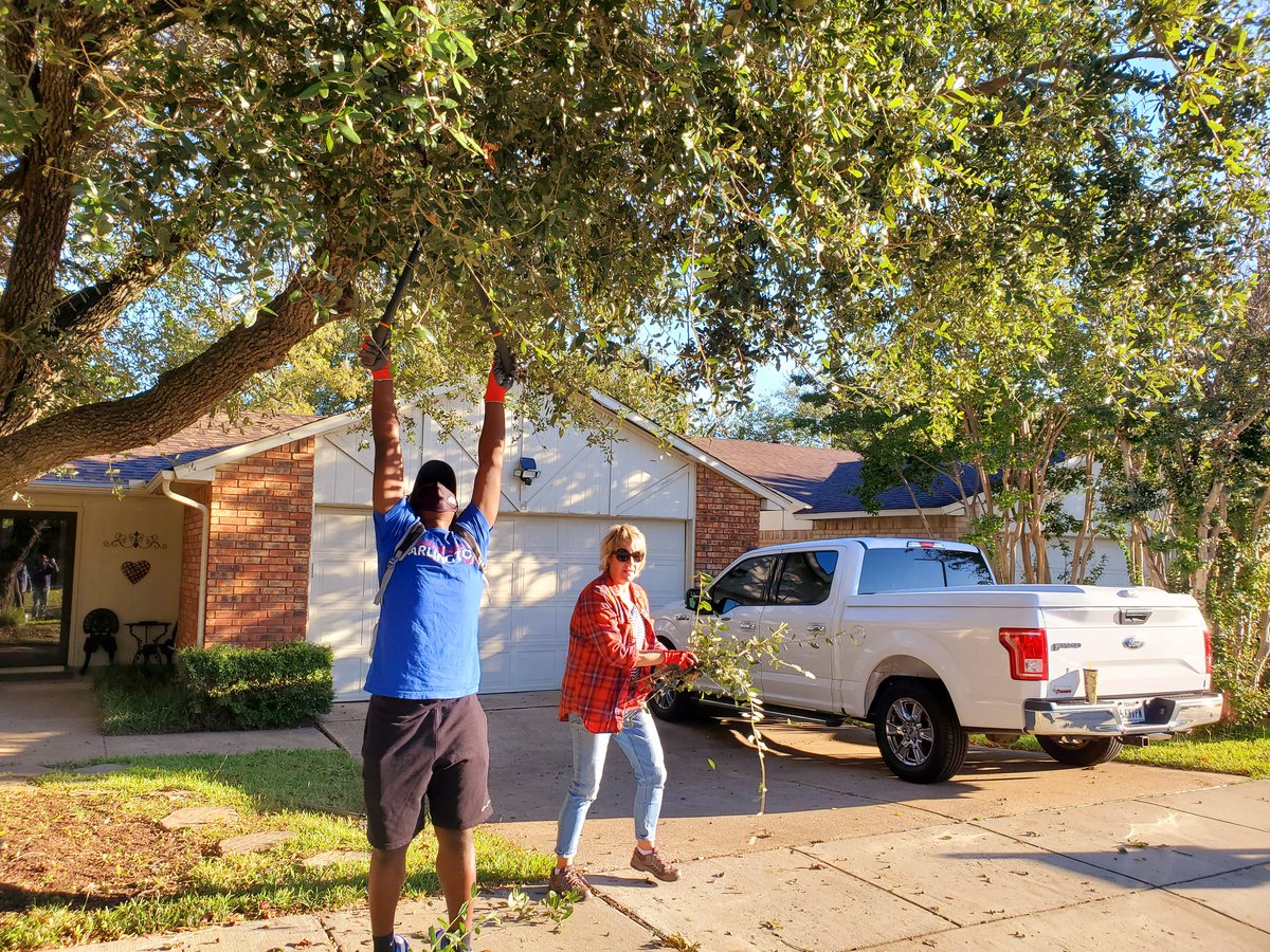 CityOfArlington's tweet photo. The Code Compliance Services Neighborhood Enhancement Team cleanup event is under way in Southeast #ArlingtonTX! Huge thanks to all of the volunteers for coming out to help our crews today! #NTXCleanupChallenge #ArlingtonKindness ❤ https://t.co/ARGG4EIonx