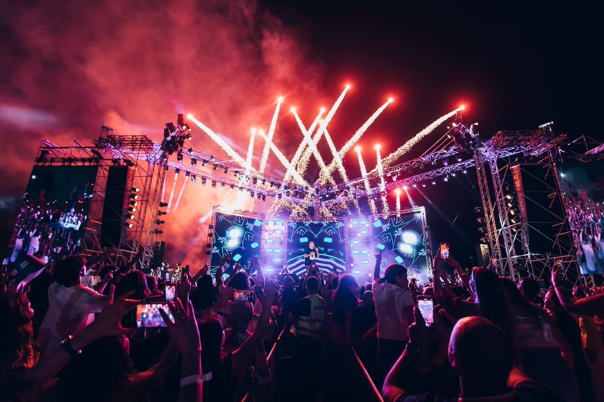 amrdiab's tweet photo. Thanks #Jordan for the perfect night. Outstanding crowd and overwhelming love 🇯🇴❤️ https://t.co/iZeM7fqsFl