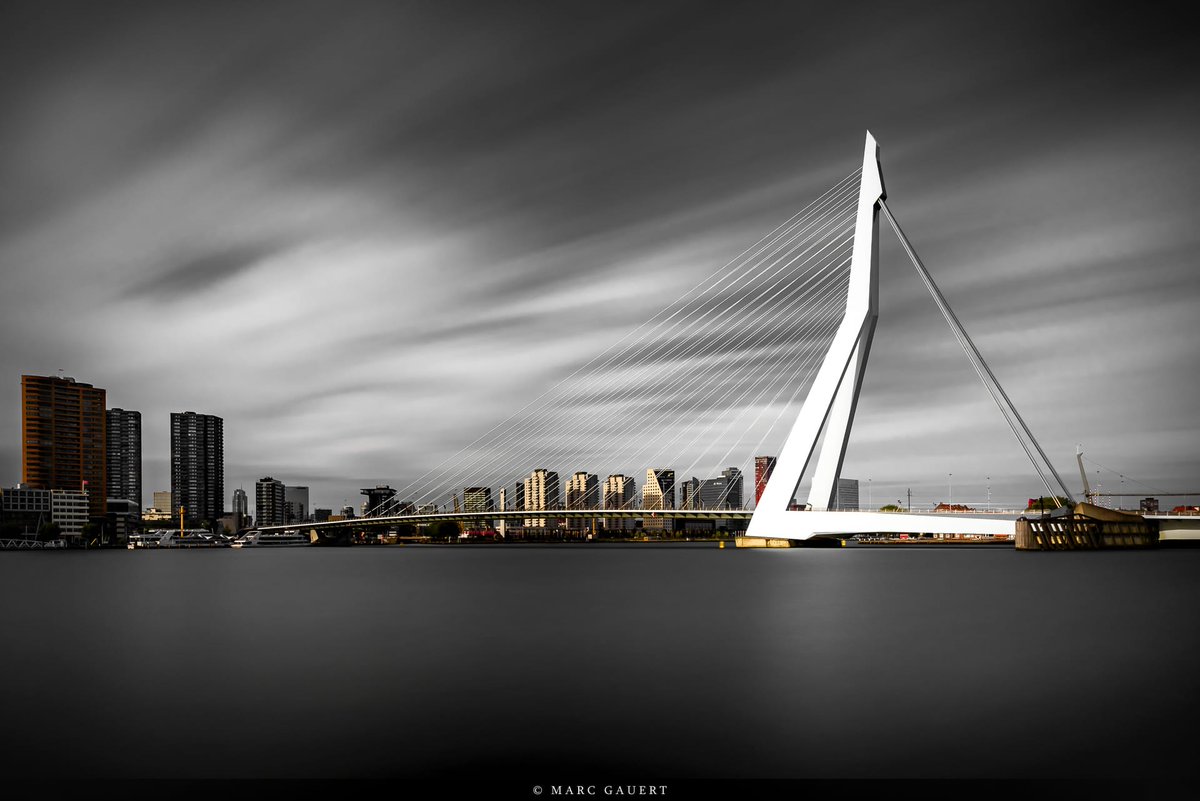 Erasmusbrug, Rotterdam

Das Bild entstand während meines Urlaubs 2016 in den Niederlanden.

#erasmusbrug #rotterdam #netherlands #niederlande #langzeitbelichtung #longexposure #archtiktur #architecture #cityscape #brücke