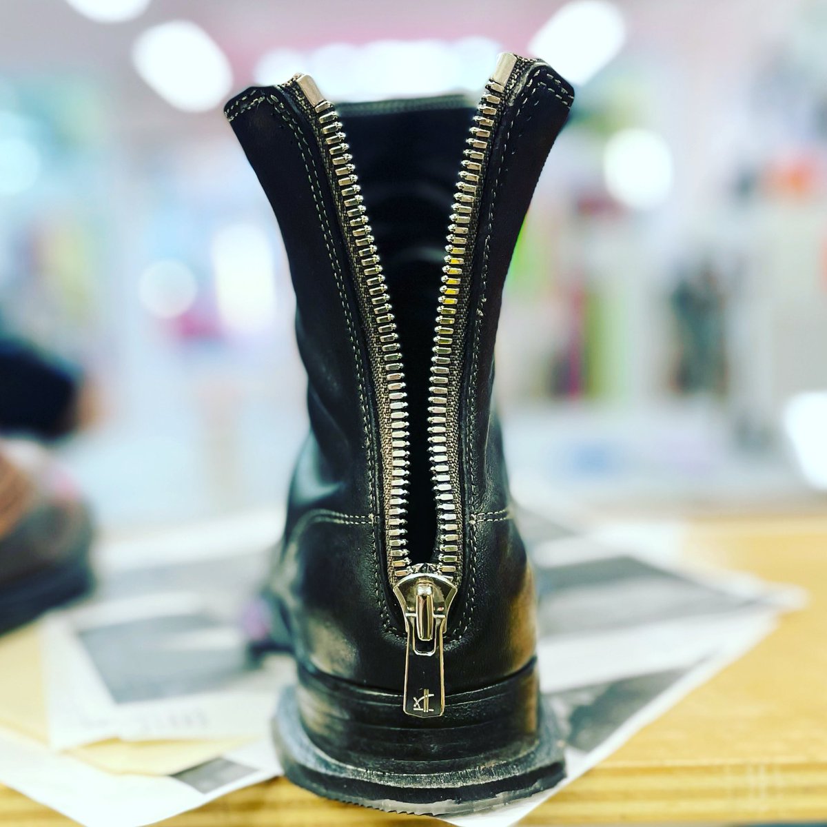 ParkRoadShoe's tweet photo. It’s time to fix those zipper boots
.
#zipperfix #zipperrepair #zipperreplacement #zipperboots https://t.co/33NY9PHjXq