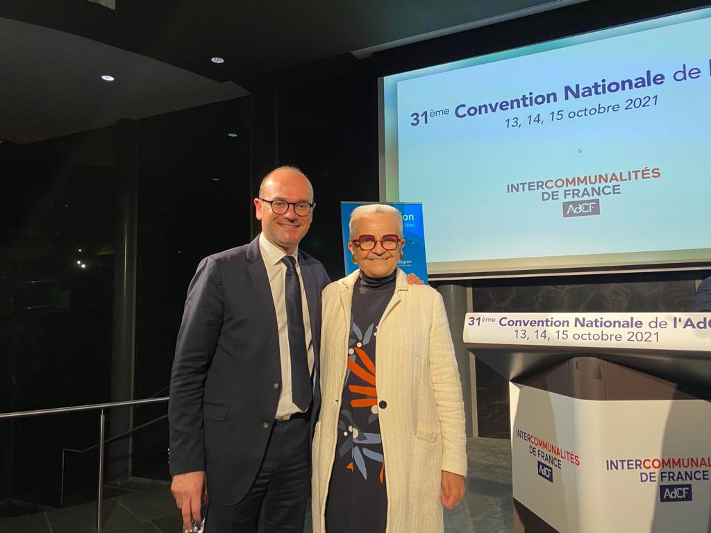 FrancoiseGatel's tweet photo. 👥 Merci à @sbastien_martin, Président des intercommunalités de France, pour son accueil à la 31ème convention de @l_AdCF.
#intercommunalites #adcf https://t.co/S8vpcRX1Rt