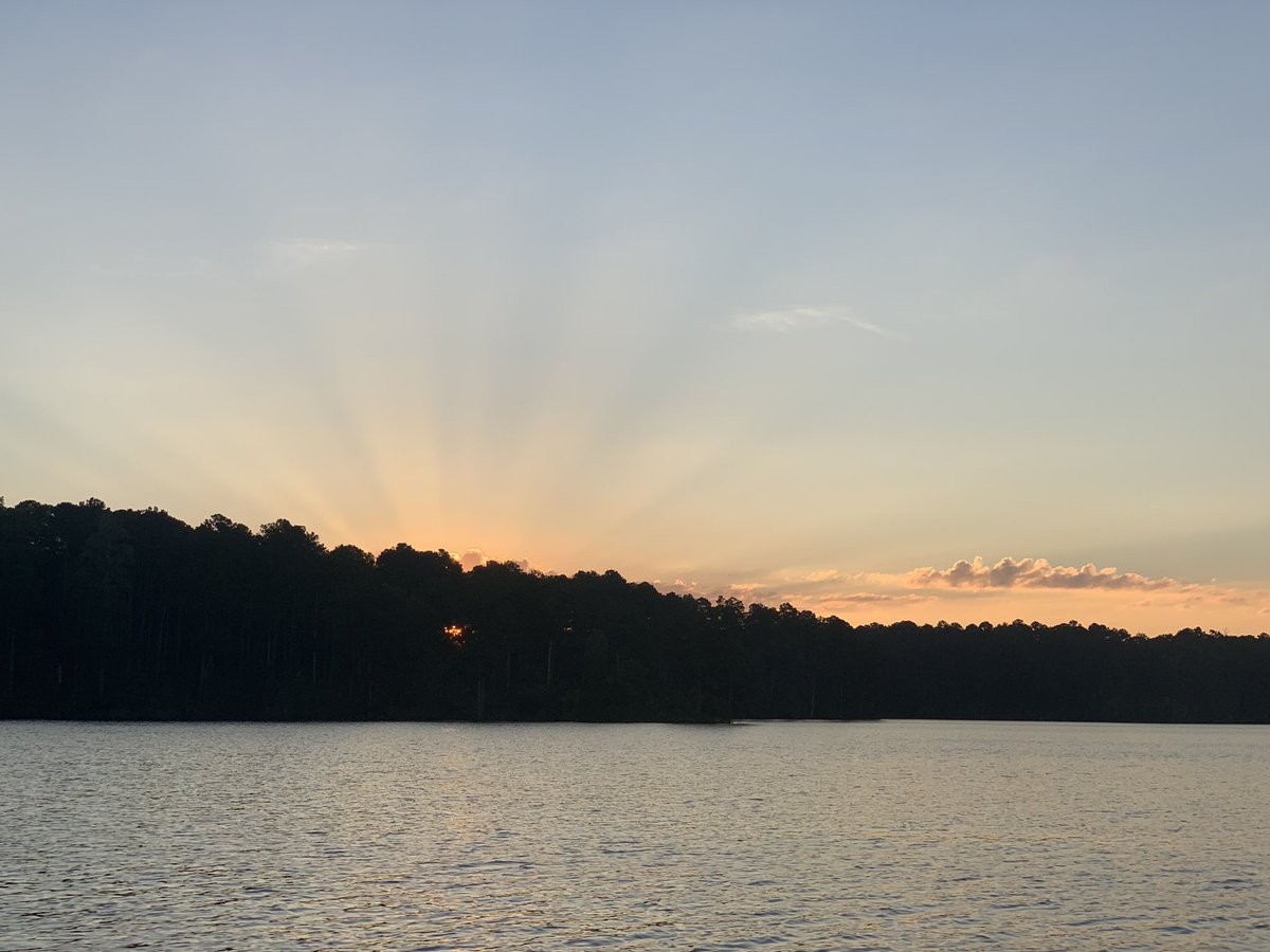 denisevickers's tweet photo. Beautiful morning on Clark’s Hill Lake. @WFXGFOX54 @JJefferiesWFXG @TrevorsWeather #gawx #csrawx #fall https://t.co/zRQ7Es7FUT