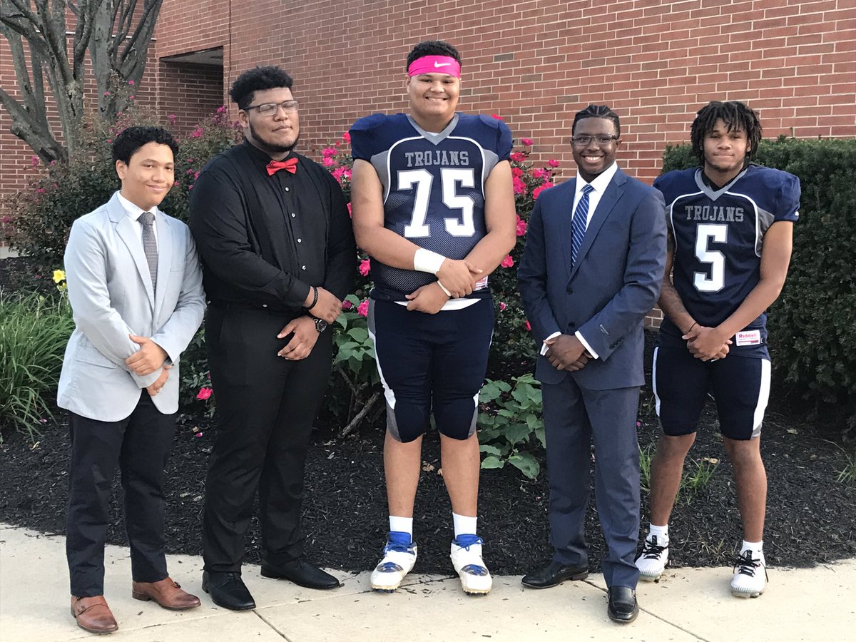 JohnJarmato's tweet photo. Homecoming at PHS Lots of happy students, smiling parents.We will be posting pictures to our website,Facebook and Twitter over the next few days @PottstownNews @PSDRODRIGUEZ @LauraLyJohnson @thesanatogapost @TrojansofPHS @PottstownTrojan @johnnycranford_ @mizzhuncho https://t.co/dpQNVQNATX