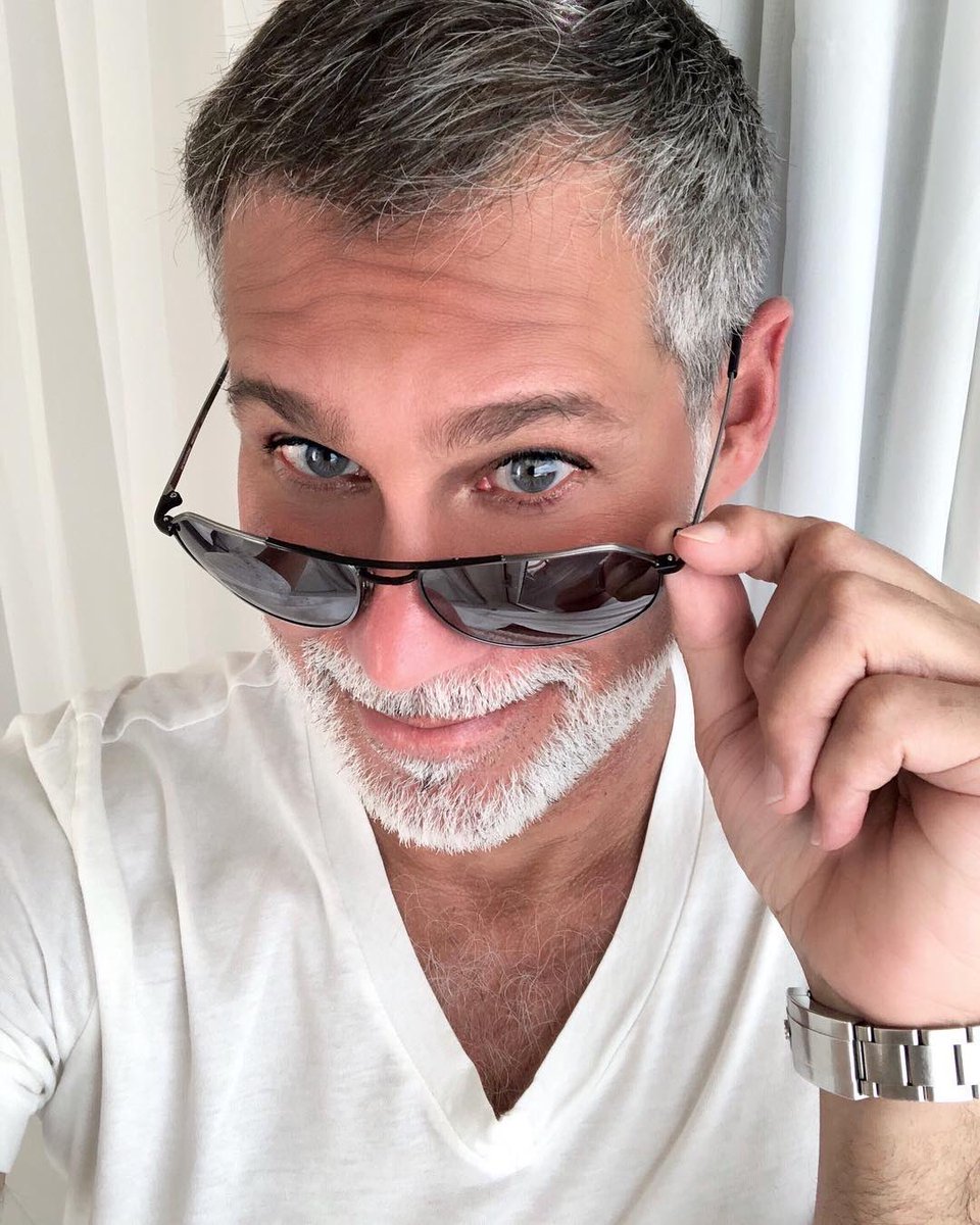Kevin4_connect's tweet image. Peeping through. Just making sure my eyes are right on set #Weekendbay #Homewithfriends