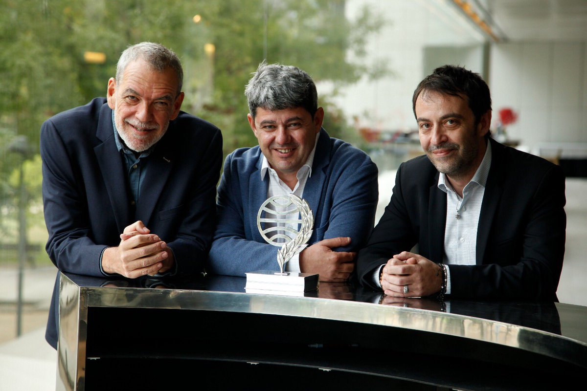 edit_planeta's tweet photo. La novela «La bestia», de Carmen Mola (seudónimo de Jorge Diaz, Antonio Mercero y Agustin Martínez), es la ganadora del #PremioPlaneta2021. ¡Nuestra más cálida enhorabuena a los autores!  @Planetadelibros https://t.co/RrkAYRKaDu