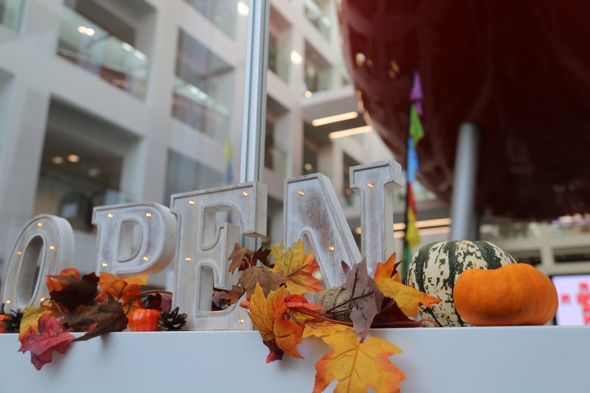 SolentUni's tweet photo. We're having a great time at our Autumn-themed open day🍂If you've missed this open day, not to worry we have many more coming up and our next one on Sat 20 Nov will also be themed. But what it might be? 🤔
⠀
https://t.co/F5qDqZp6Ee
#SolentOpen #OpenDay #WeAreSolent https://t.co/NW4QJE0YLi